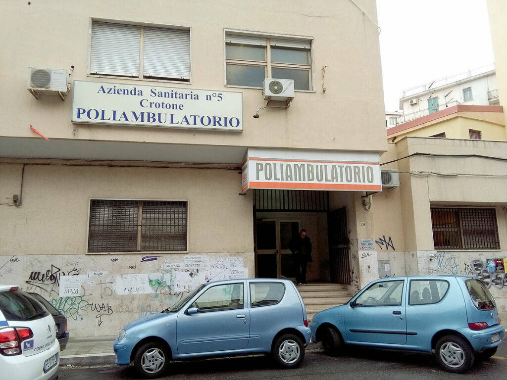 Corso Messina, il vecchio Poliambulatorio dell'Azienda sanitaria provinciale di Crotone