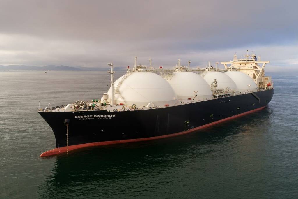 Una nave per il trasporto di gas naturale liquido