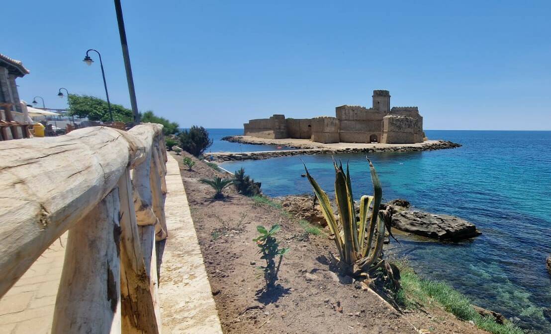 Le Castella, la costa dopo l'intervento di messa in sicurezza